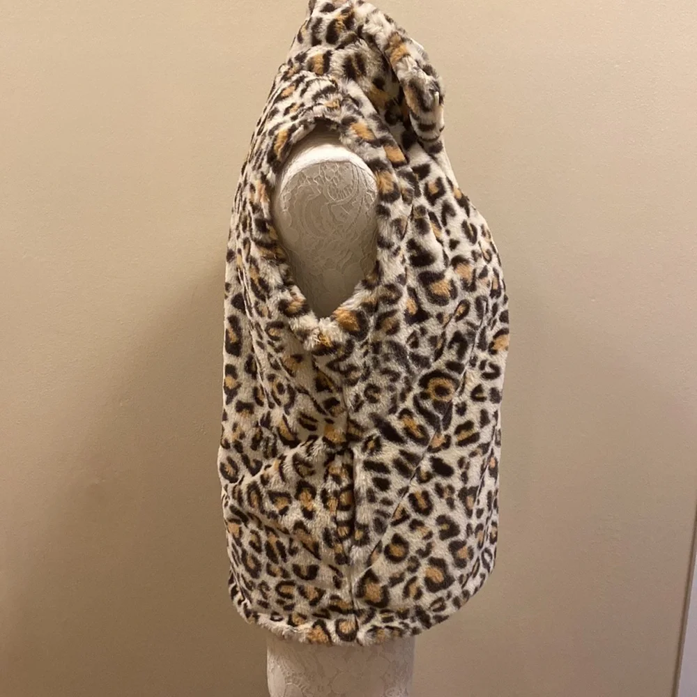 Katydid leopard faux vest - Picture 3 of 7